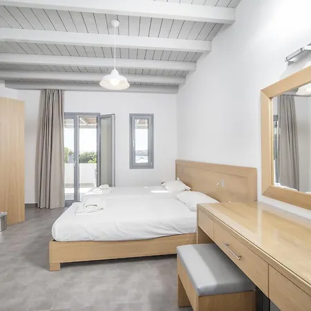 Far Out Beach Club Resort & Camping Mylopotas Buitenkant foto