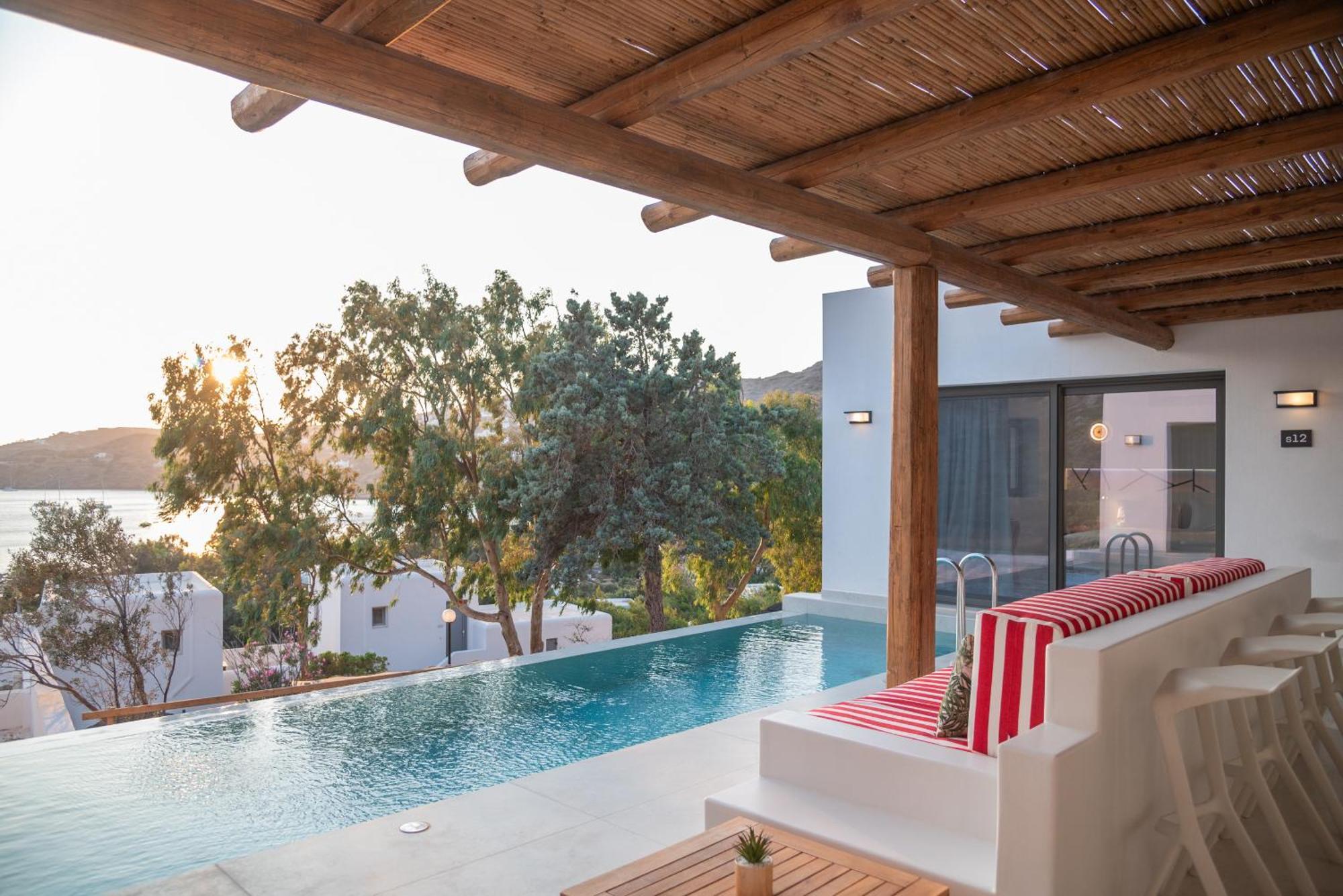 Farout - Beachresort & Campingplatz Mylopotas